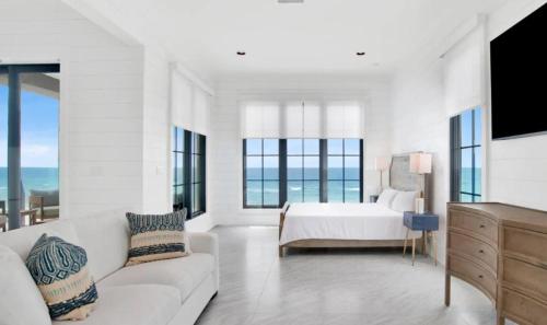 Katil atau katil-katil dalam bilik di Sea La Vie at Eleanor Beach