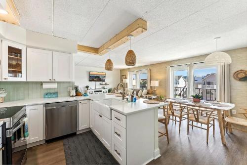 Dapur atau dapur kecil di Ocean Front 3 Bedroom