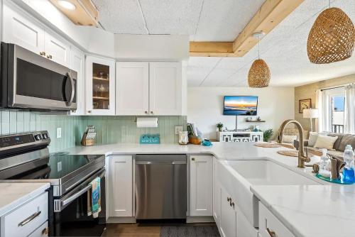 Dapur atau dapur kecil di Ocean Front 3 Bedroom