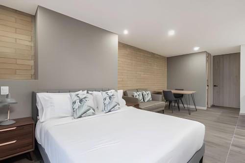 Un ou plusieurs lits dans un hébergement de l'établissement Class 48 Apt. 2301 - Luces de ciudad/Loft/Balcón priv