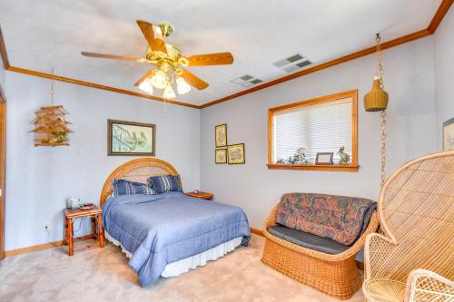 Χώρος καθιστικού στο Boat Dock Access Clarks Hill Lake Hideaway!