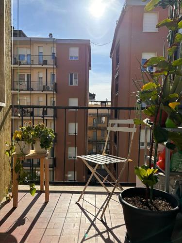 The Comfy Hub - A stone's throw from the Metro