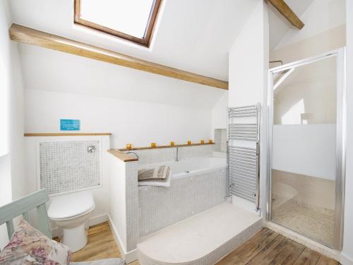 a bathroom with a toilet and a bath tub at Limber View in Glaisdale
