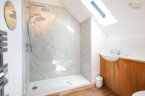 a bathroom with a shower and a sink at Mill Village 66, Damsel Cottage - P in Somerford Keynes