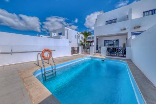 Playa Blanca Sunset - Private pool and BBQ By Lanzarote Vacation Homes