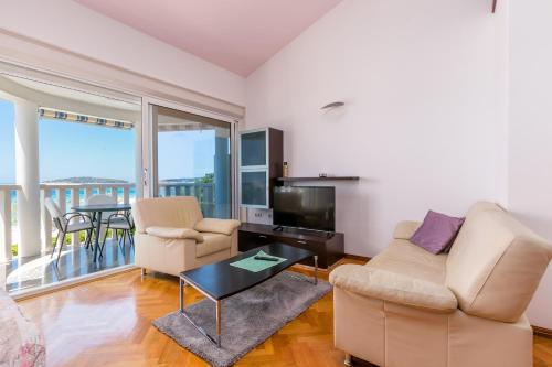 Family-friendly apartments with swimming pool Rogoznica - 7557
