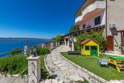 Family friendly house with a swimming pool Lokva Rogoznica, Omis - 4328
