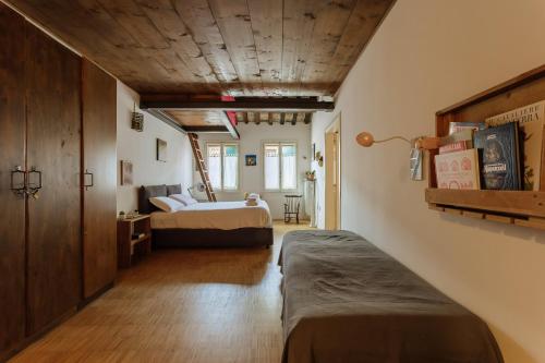 Postel nebo postele na pokoji v ubytování Yourbanflat Savonarola Retrò