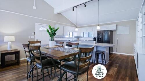 a kitchen and dining room with a table and chairs at Pawnee 2 - Newly Renovated Duplex in Chattanooga