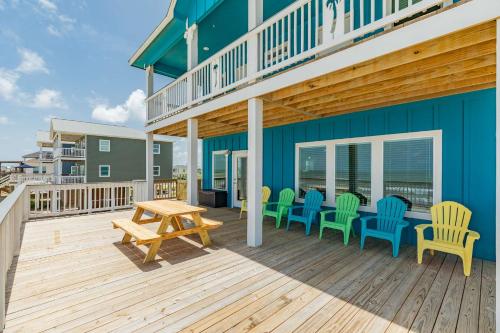 Μπαλκόνι ή βεράντα στο The Sandcastle - Beachfront Home - Family Friendly