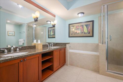 a bathroom with two sinks and a shower at Hale Pikake in Hapuna Beach