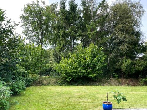 Taman di luar Summerhouse Close To Nature And Beach