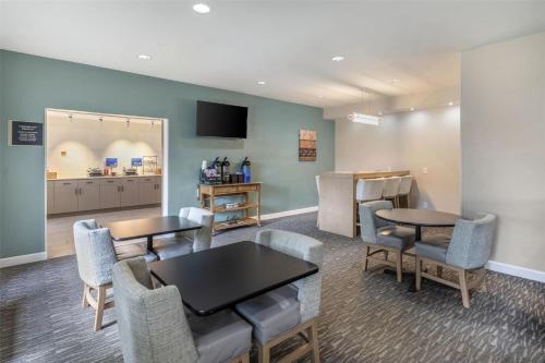 Kuchyň nebo kuchyňský kout v ubytování Best Western Louisville South - Shepherdsville