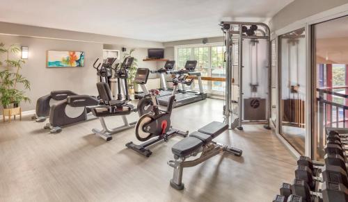 Fitness centrum a/nebo fitness zařízení v ubytování Wyndham Long Wharf 2BR Apartment with Resort Access