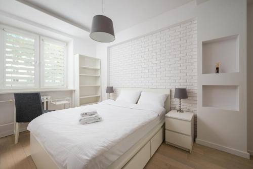 Plac Wilsona Modern Apartment by BookingHost