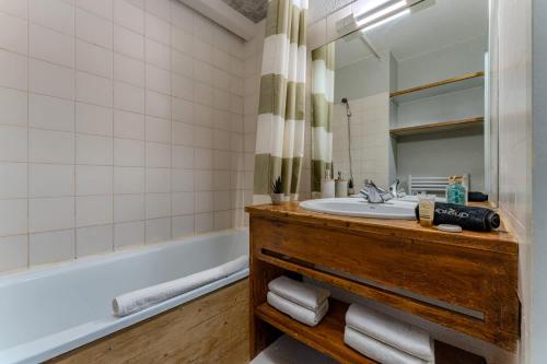 Cosy Family Flat - Heart of Val Thorens, Balcony with Mountain Views - Résidence le Joker
