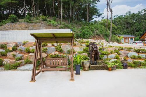 Κήπος έξω από το Suncheon Bay Forest Pension