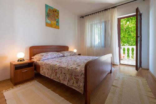 Posteľ alebo postele v izbe v ubytovaní Two-Bedroom Apartment in Crikvenica XXXVII