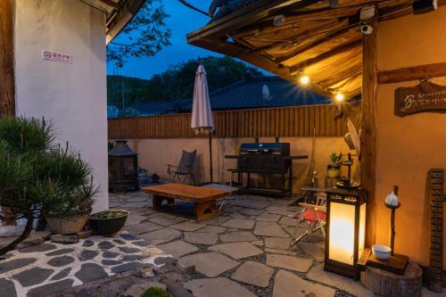 Κήπος έξω από το Yusunjae Hanok Pension