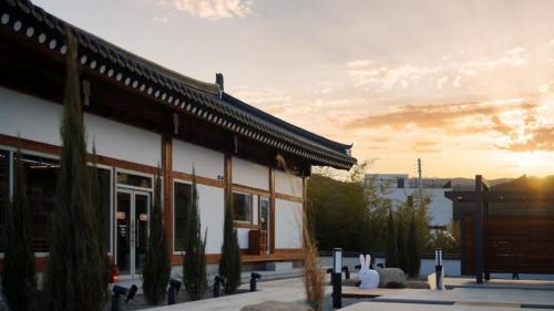 Το κτήριο όπου στεγάζεται  ο ξενώνας