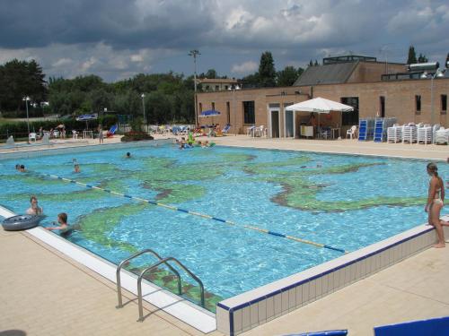 a large swimming pool with people in it at Camping Il Boschetto Di Piemma in San Gimignano