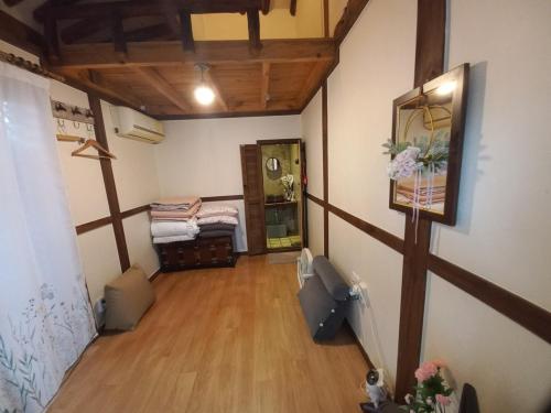 an empty room with a room with a wooden floor at Jeonju Sanyacho Pension in Jeonju