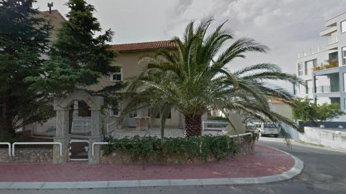 Apartments with parking space Makarska - 22633