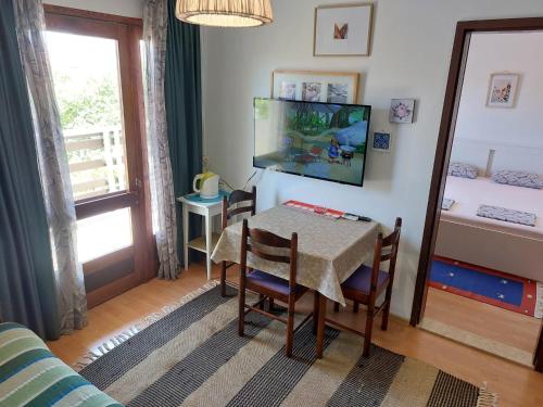 Apartments with parking space Makarska - 22633