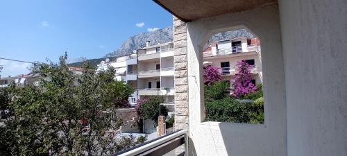 Apartments with parking space Makarska - 22633