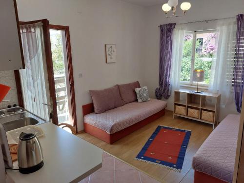 Apartments with parking space Makarska - 22633
