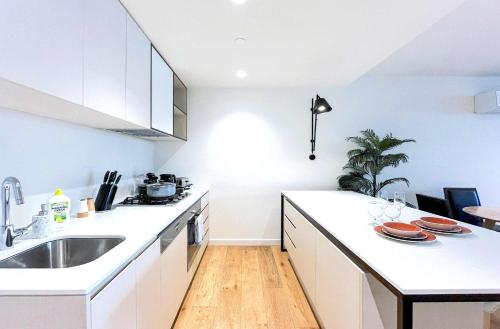 Una cocina o zona de cocina en Brilliant Quay Blvd Apt Close to Wyndham Harbour