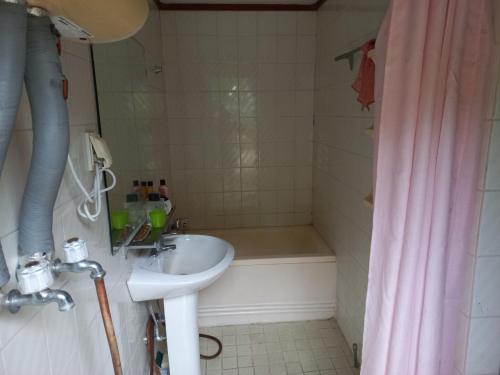 a bathroom with a sink and a bath tub at Goseong Choi Pil Khan Gotek 