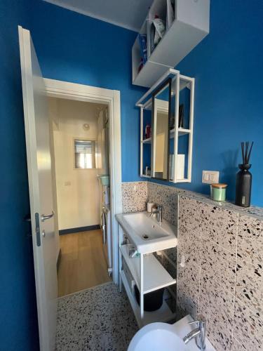 The Comfy Hub - A stone's throw from the Metro