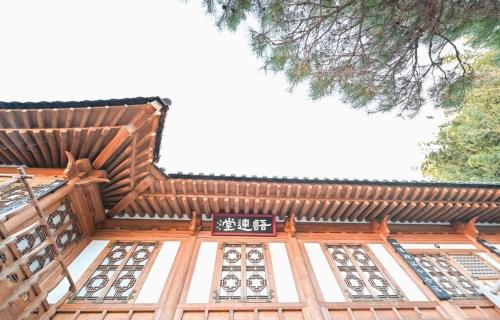 Το κτήριο όπου στεγάζεται  η παραθεριστική κατοικία