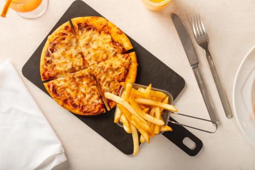 a pizza and french fries on a black plate at Sheraton Parkway Toronto North Hotel & Suites in Richmond Hill