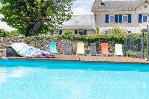 Πισίνα στο ή κοντά στο Gîte Jean Montet, piscine chauffée partagée, Wifi, salle de jeux, animaux de la ferme