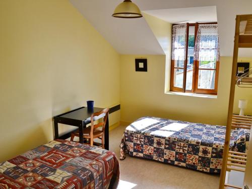 a bedroom with a desk and a bed and a window at Maison de campagne avec jardin privé, proche Châteaux de la Loire et Futuroscope. - FR-1-381-288 in Chaveignes
