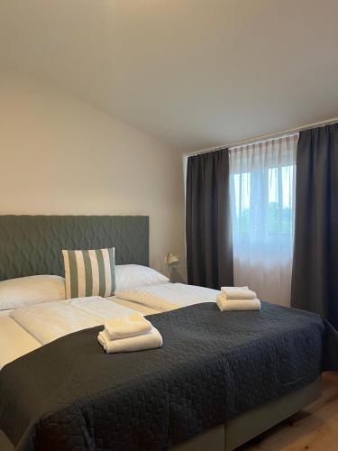 a bedroom with a bed with two towels on it at Der Schumi Landgasthof in Reipersdorf