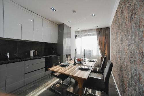 Luxury 2BR Penthouse with City Views in City Center GrandStay Apartments
