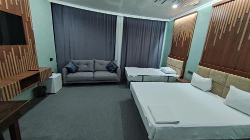 Ένα ή περισσότερα κρεβάτια σε δωμάτιο στο Corniche White City Hotel