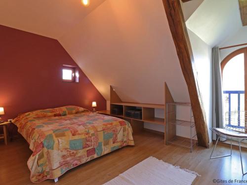 Postel nebo postele na pokoji v ubytování Maison ancienne avec jardin clos et animaux admis - FR-1-497-144