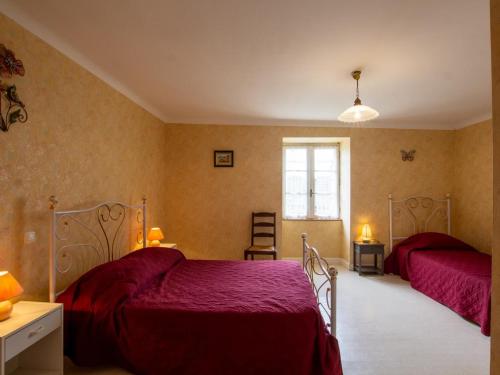 a bedroom with two beds and a window at Maison isolée avec Terrasse, BBQ, et Jardin - Animaux acceptés - FR-1-616-154 in Villac