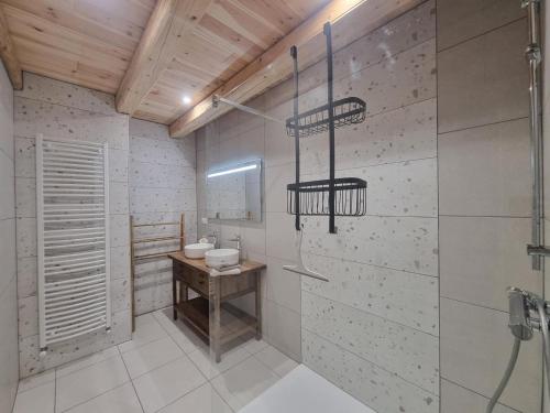 O baie la Maison de Campagne Confortable pour 10 Personnes avec Wifi - FR-1-496-347