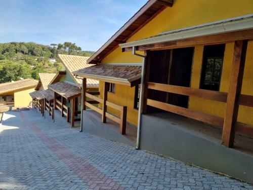 a row of buildings on a cobblestone street at Espaço Villa Verde in Ibiúna