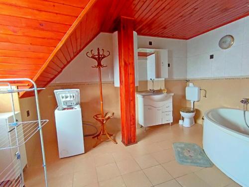 Koupelna v ubytování Delden Apartman