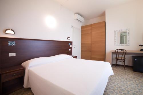 Postel nebo postele na pokoji v ubytování Hotel Metropol