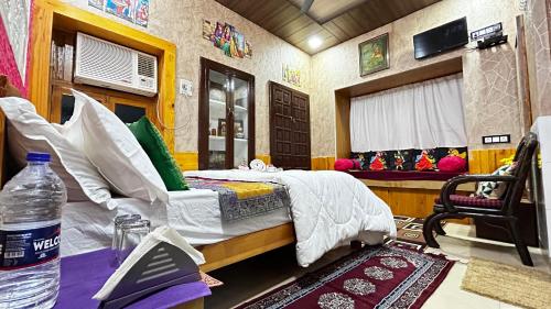 Télévision ou salle de divertissement dans l'établissement Hotel Casa Del Sol Jaisalmer