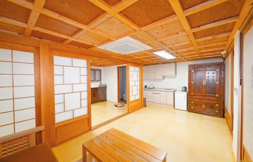 Φωτογραφία από το άλμπουμ του Ulsan Eoryeondang Hanok Stay σε Ulsan
