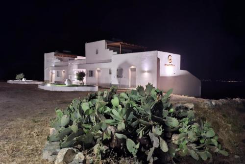 Galería fotográfica de Ariadne's Crown Luxury Suites with Private Pool en Vívlos