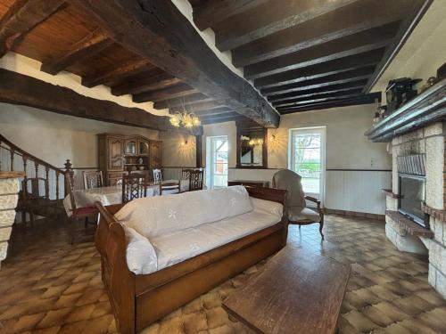 Φωτογραφία από το άλμπουμ του Maison spacieuse avec jardin clos, piscine privative et sauna, proche centre de Saint-Pourçain - FR-1-489-60 σε Saint-Pourcain-sur-Sioule